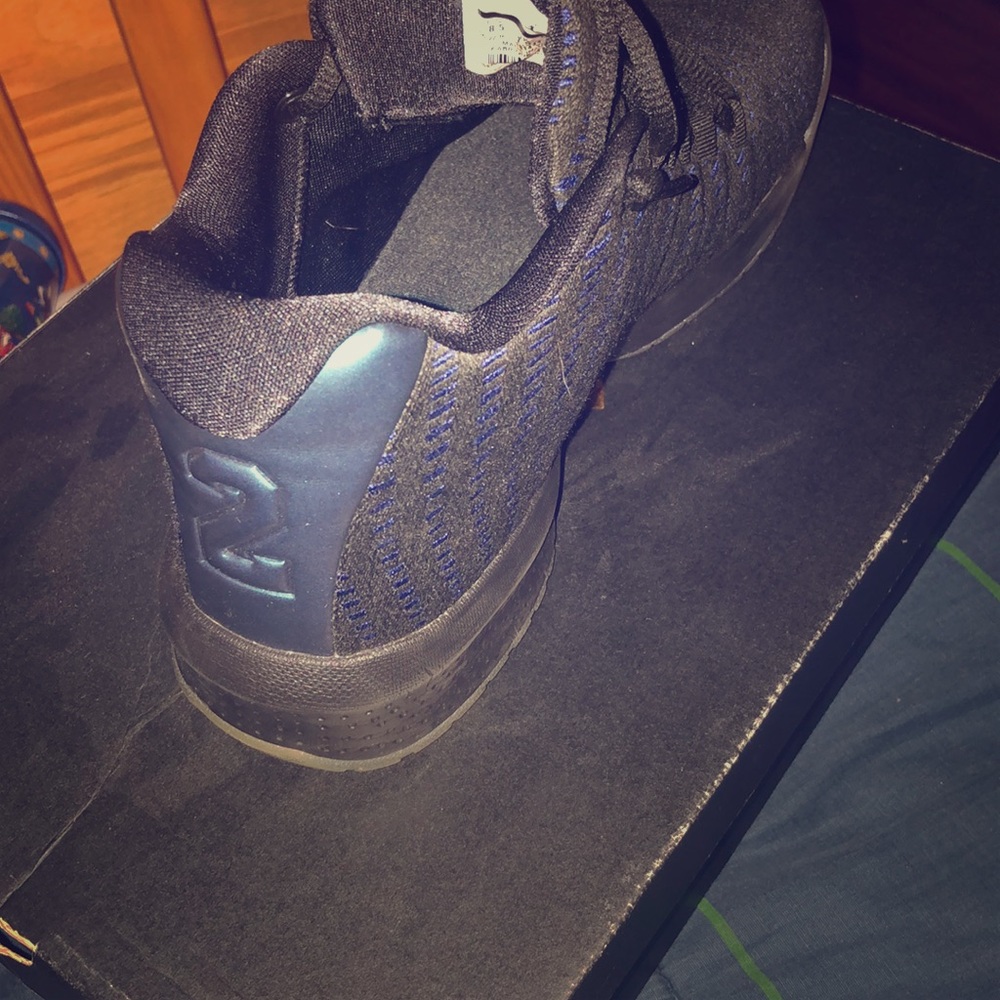 JORDAN B. FLY MENS 8.5